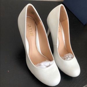 Macy’s White Pump Heels faux leather